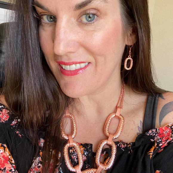 Meet your Posher, Christine - Picture 1 of 1